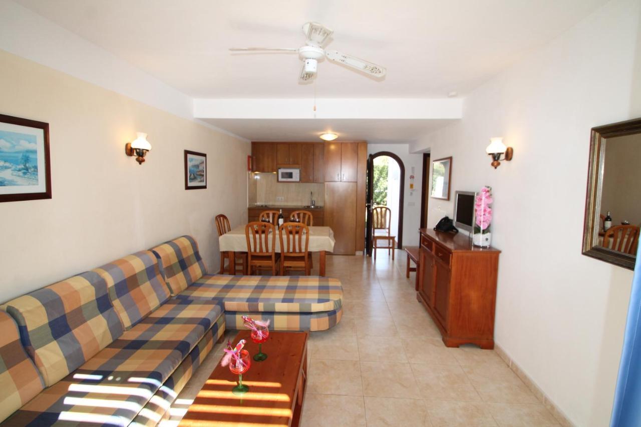 Apartaments Talayot Кала-эн-Бланес Экстерьер фото